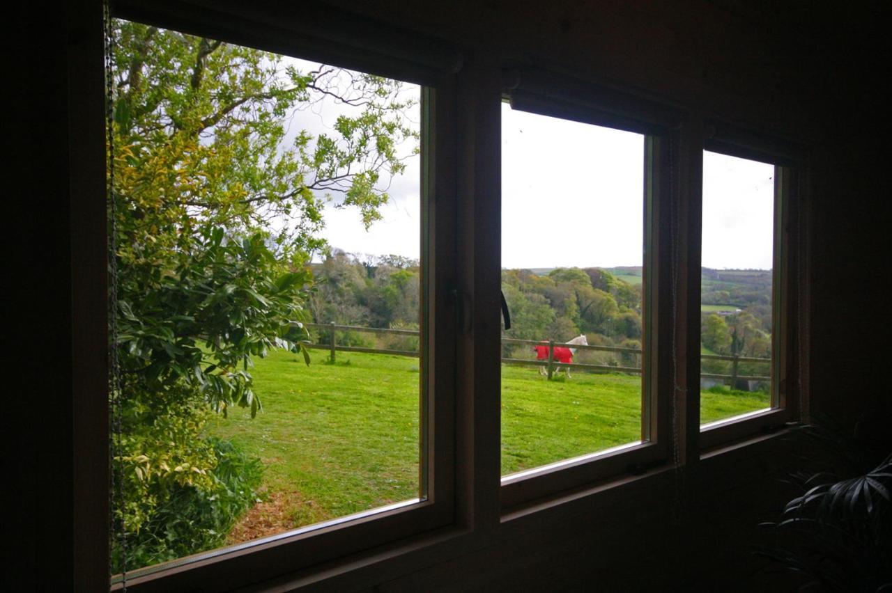 Yealm Cabin Self Catering Log Cabin In Devon With Hot Tub Plymouth Exterior foto
