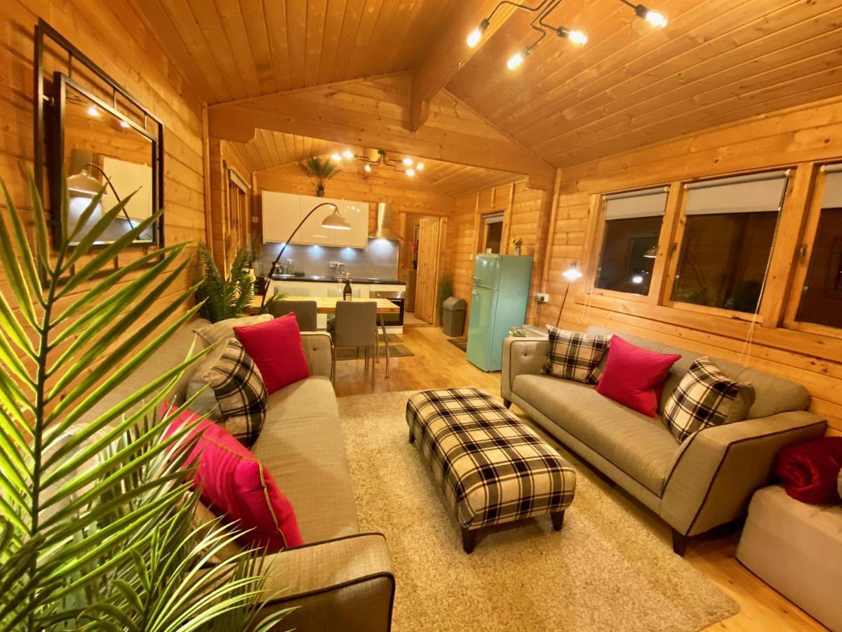 Yealm Cabin Self Catering Log Cabin In Devon With Hot Tub Plymouth Exterior foto