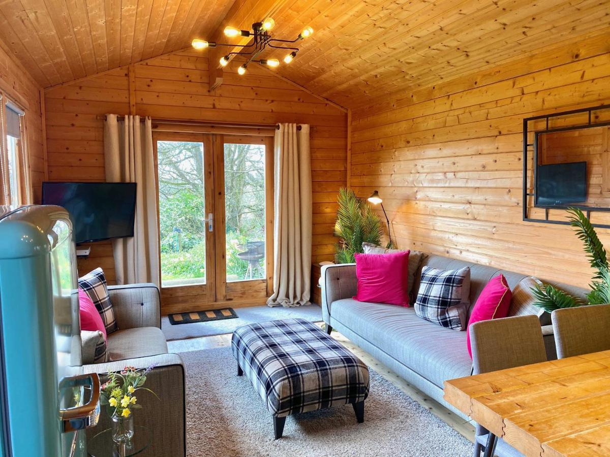 Yealm Cabin Self Catering Log Cabin In Devon With Hot Tub Plymouth Exterior foto