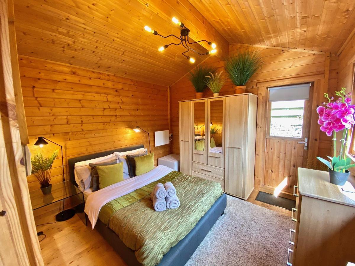Yealm Cabin Self Catering Log Cabin In Devon With Hot Tub Plymouth Exterior foto
