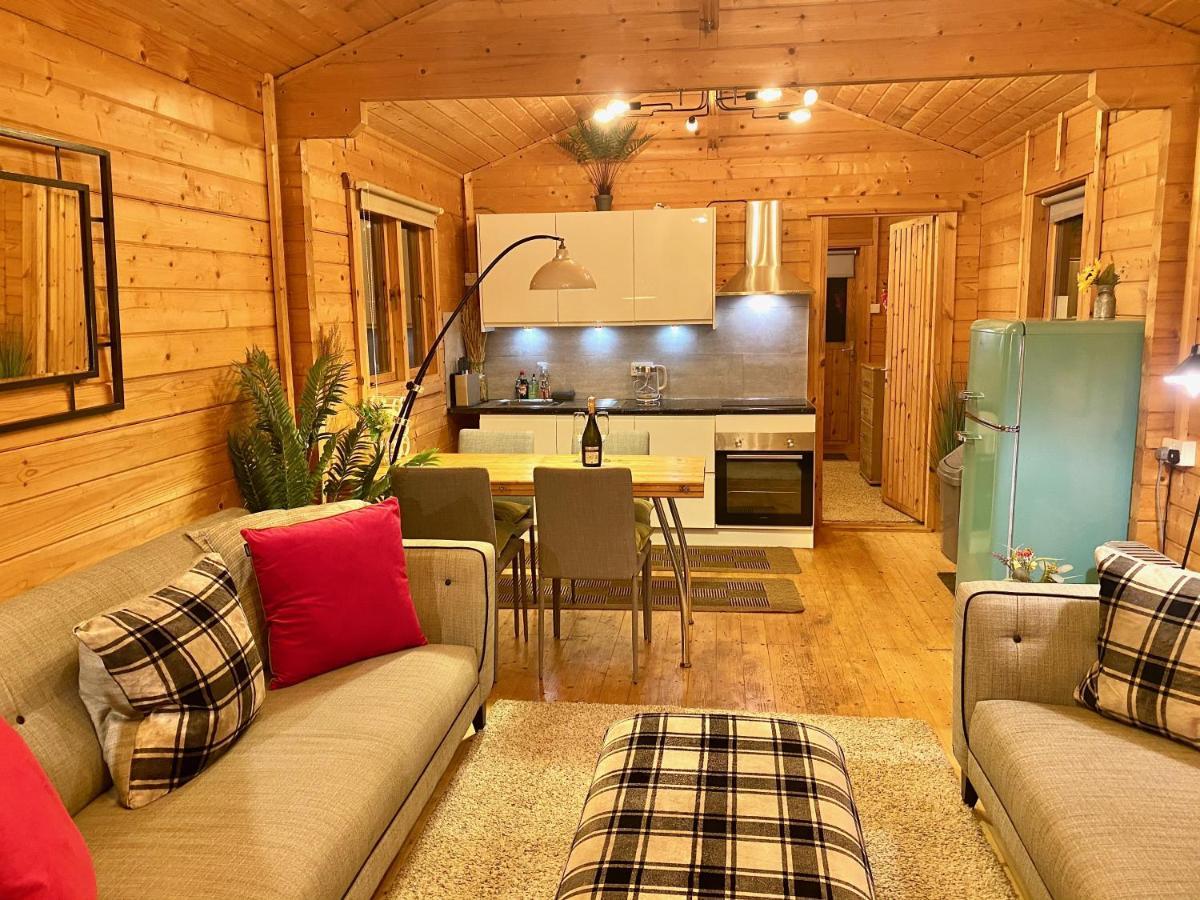 Yealm Cabin Self Catering Log Cabin In Devon With Hot Tub Plymouth Exterior foto