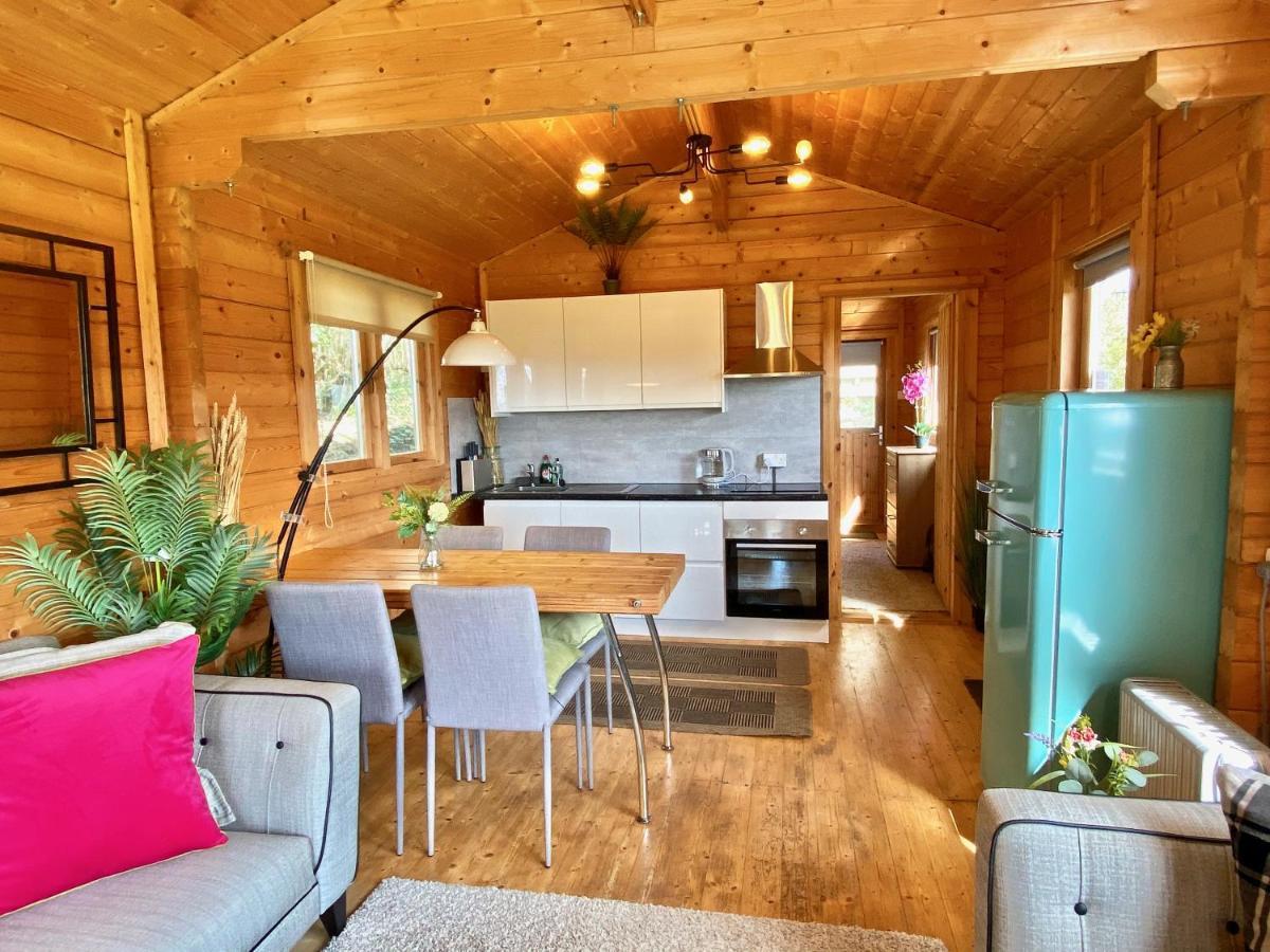 Yealm Cabin Self Catering Log Cabin In Devon With Hot Tub Plymouth Exterior foto
