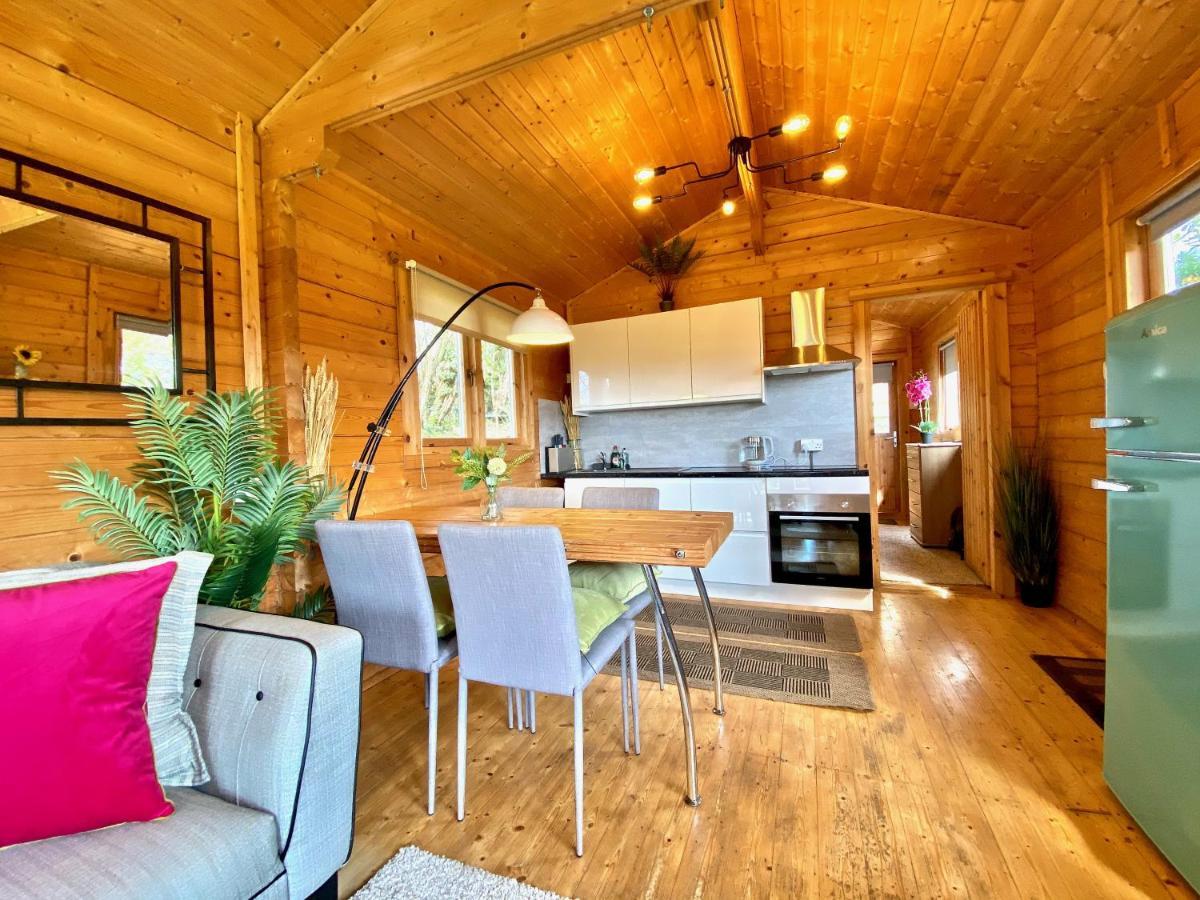 Yealm Cabin Self Catering Log Cabin In Devon With Hot Tub Plymouth Exterior foto
